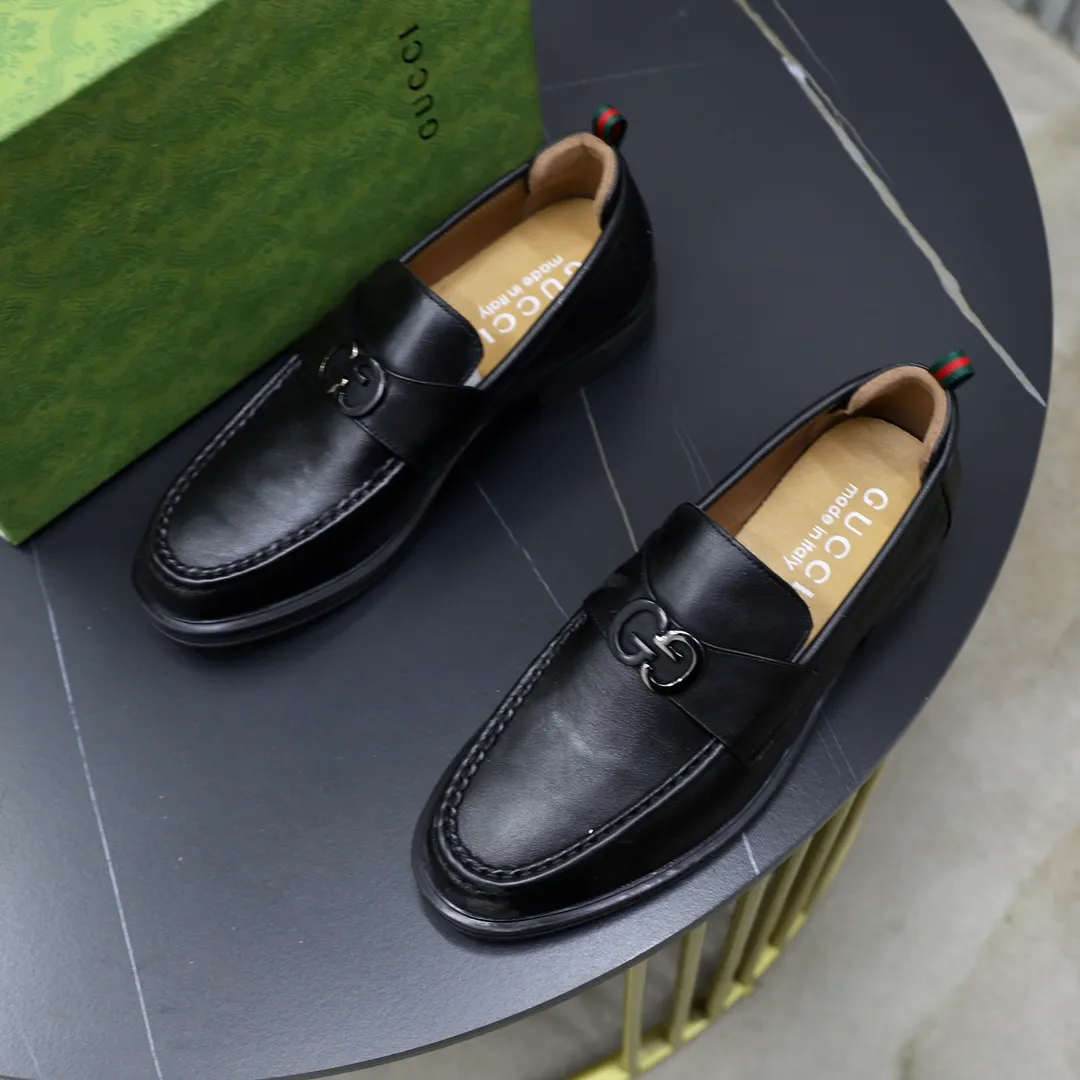 Men's shoes: 250🙅‍♂️🙅‍♂️🙅‍♂️Niuli Brand: GUCCI Size: 38-44 (45 can be customized) Level: Counter classic Material: Original soft cowhide upper Comfortable cowhide lining Original lightweight outsole Style category: Business casual footwear Driving leather shoes Color: Actual picture color